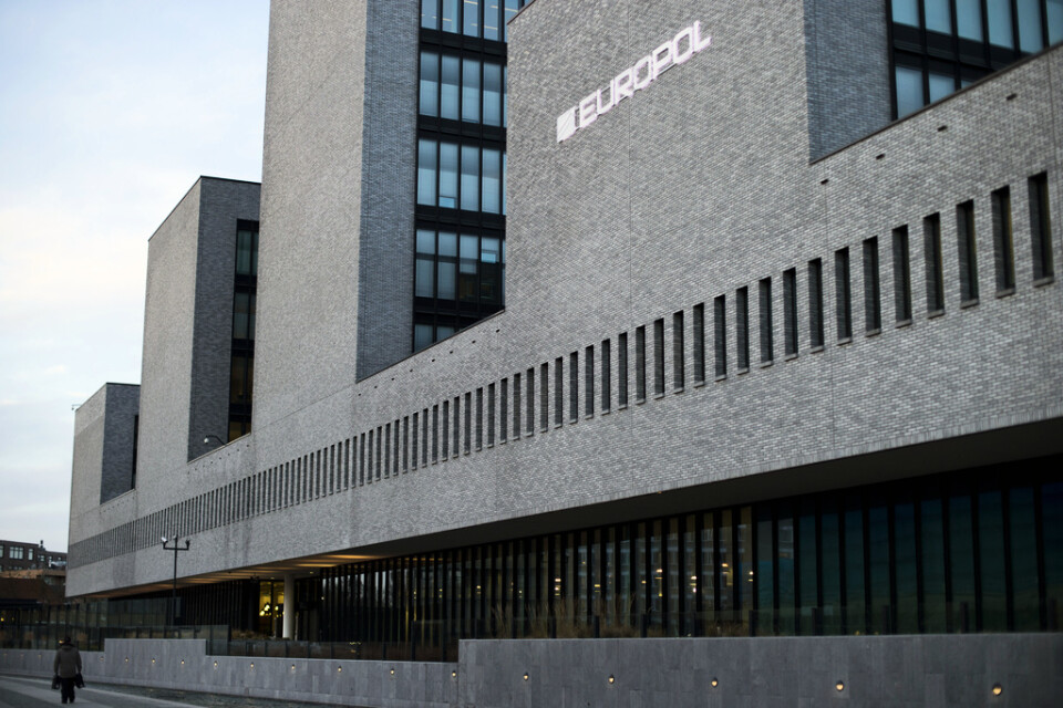 Europol oroas av att terrorrörelsen IS i allt högre grad söker unga kvinnliga rekryter. Arkivbild av polisorganisationens högkvarter i nederländska Haag.