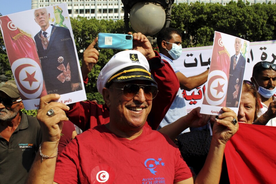 Förra helgen protesterade tunisier mot president Kaïs Saïeds auktoritära styre, men denna söndag demonstrerade tusentals av hans anhängare i huvudstaden Tunis.