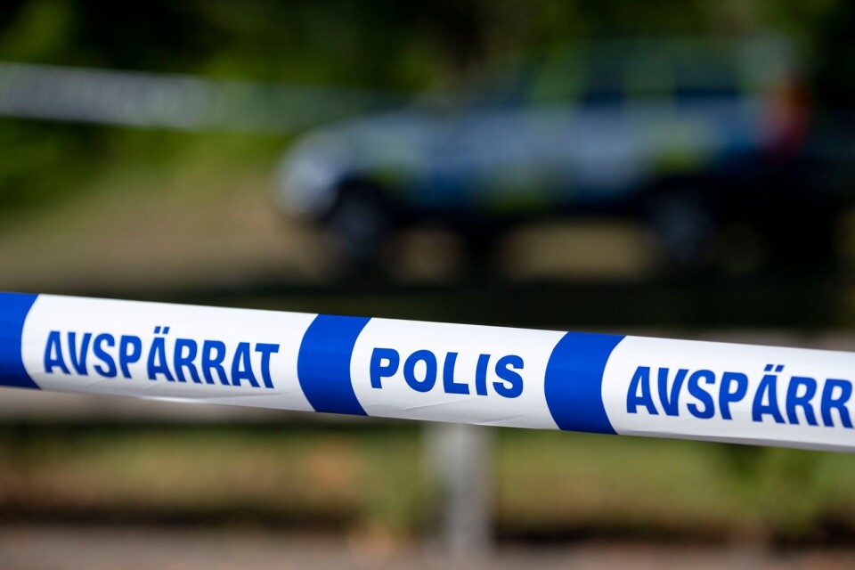 Polisen har spärrat av ett parkområde vid Östra Ringvägen i Trelleborg efter en skottlossning natten till onsdagen.