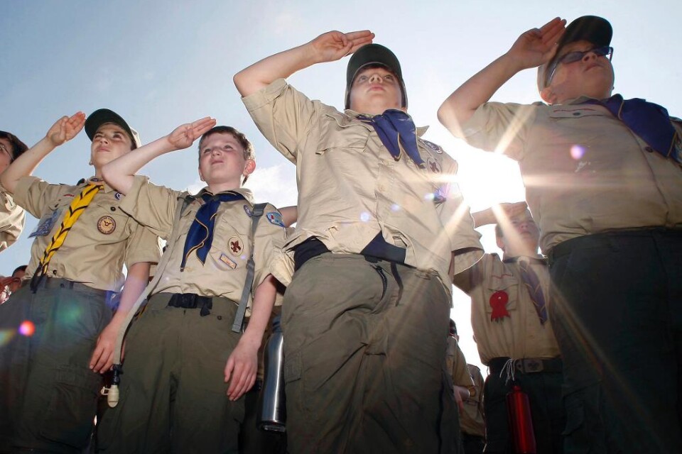 USA:s största ungdomsorganisation, Boy Scouts of America (BSA), har upphävt det kontroversiella förbudet mot homosexuella ledare och anställda. Beslutet godkändes av en majoritet i organisationens nationella råd, och kommer två år efter att förbudet mot