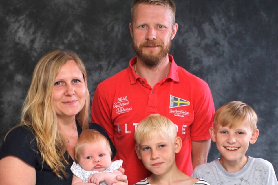 Lina Olsson och Mikael Johansson, Karlskrona, fick den 12 juni en dotter som heter Alicia. Vikt 4 156 g, längd 54 cm. Syskon: Oscar och Eric. Lina kommer ursprungligen från Söderåkra.