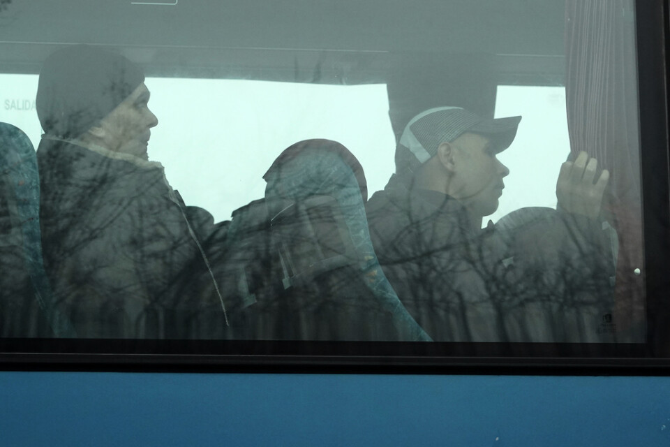Proryska separatister väntar på att bli överlämnade från Ukraina till utbrytarepubliken Donetsk.