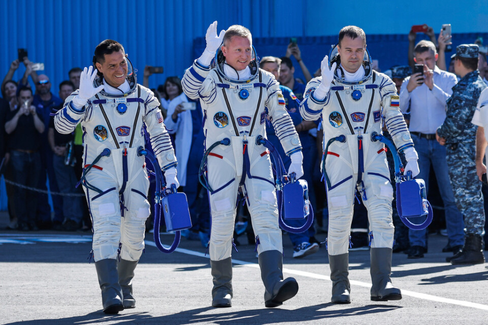 Nasa-astronauten Frank Rubio och de ryska kosmonauterna Sergej Prokopjev och Dmitrij Petelin på väg mot uppskjutningen av rymdfarkosten Soyuz MS-22 från Kazakstan den 21 september. Arkivbild.