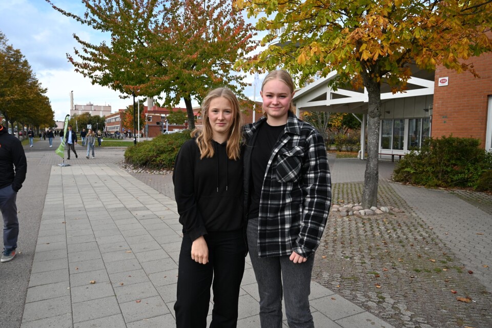 Molly Almgren och Elsa Larsson har precis besökt Lars Kaggskolans öppet hus.