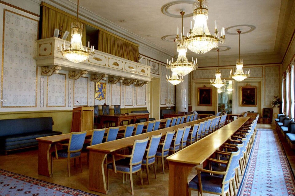 Knutssalen i gamla rådhuset, skådeplats för en politisk teater och ett spel för gallerierna, enligt Göran Göransson.