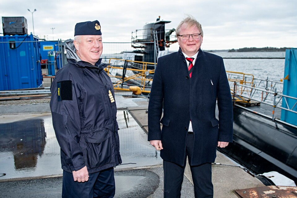 Mats Agnéus, chef för 1. Utbåtsflottiljen och försvarsministern Peter Hultqvist (S).