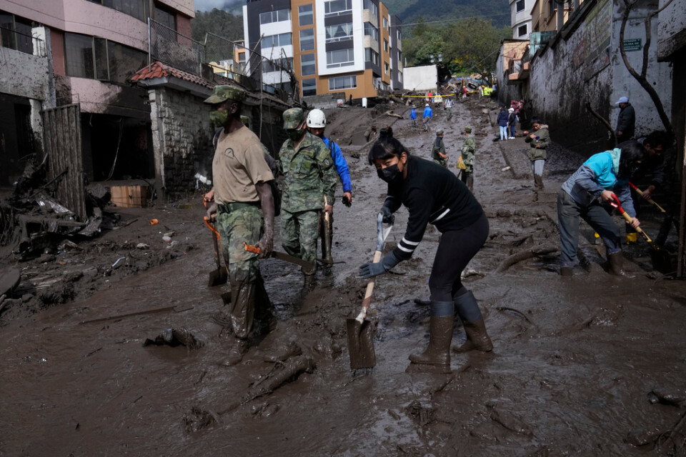 Många personer omkom i ett jordskred i La Gasca i Quito i Ecuador.