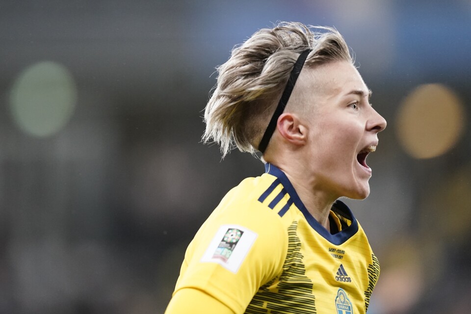 Lina Hurtig jublar efter sitt 2–1-mål mot Finland på Gamla Ullevi.