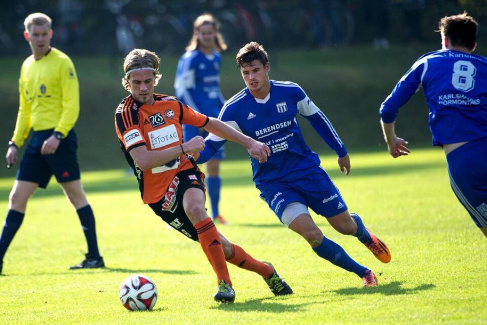 Bortaseger. Morgan Westerlund och FK Karlskrona höll undan för Eddie Frid och Asarum i länsderbyt.