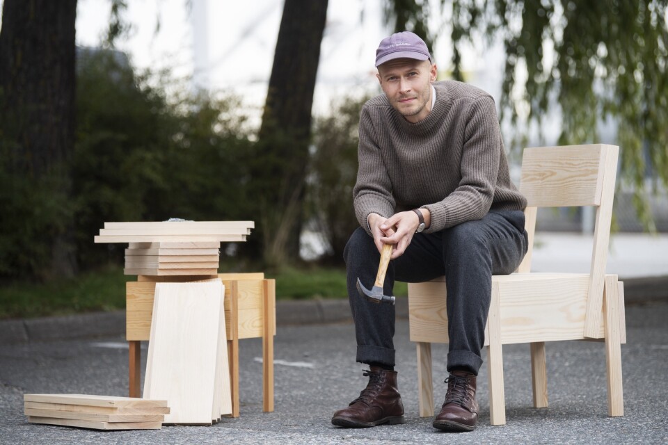 Erik Eje Almqvist hittade ett häfte med möbelritningar av den egensinnige italienske formgivaren Enzo Mari. Det inspirerade honom att börja snickra egna möbler och skriva en bok om projektet.