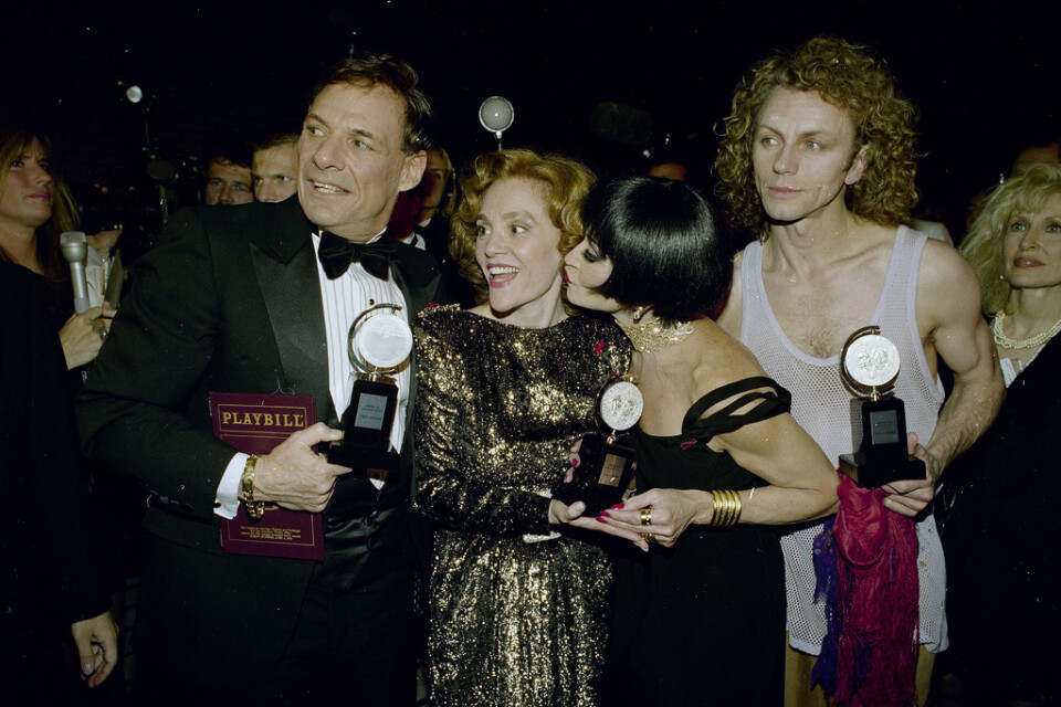Ron Leibman (längst till vänster) när han vann en Tony 1993 för rollen i "Angels in America". Arkivbild.