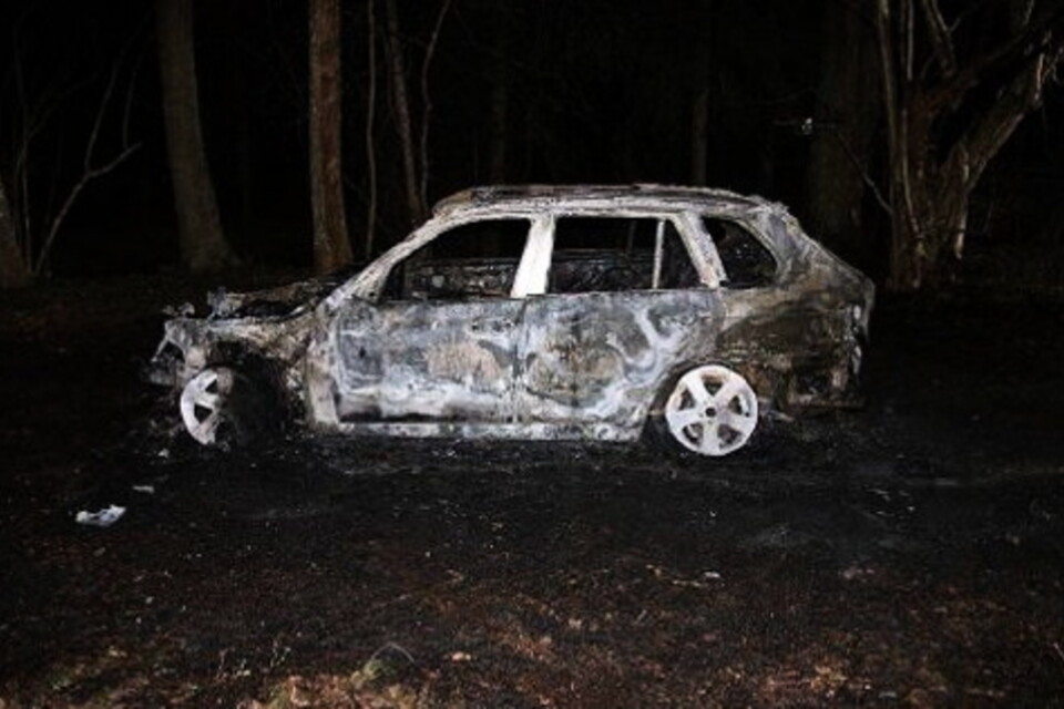 Den misstänkta flyktbilen vid det andra mordet hittades utbränd av polis.