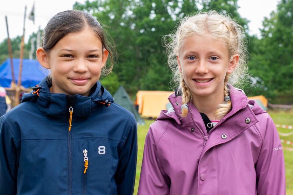 Ebba, 12,  och Alice, 13, är scouter från Tallhagens Scoutkår.