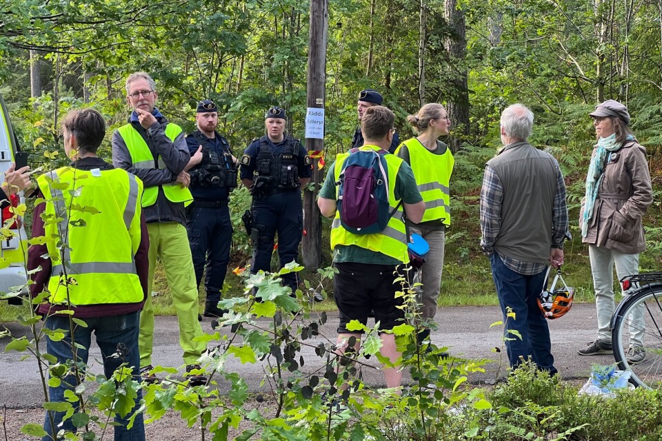 Aktivister, poliser och media i Fyllerydsskogen