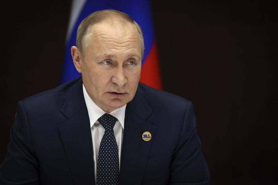 ”Det är upprörande att se president Putin stå och göra korstecknet vid julmässan i Moskva, en uppvisning i cynism och hyckleri”, skriver insändarskribenten.