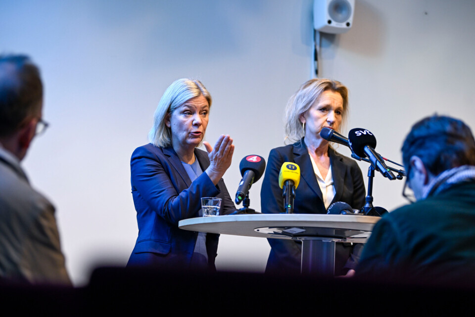 Statsminister Magdalena Andersson (S) och kommunstyrelsens ordförande Boel Godner (S) under en pressträff vid statsministerns besök i Södertälje på tisdagen.