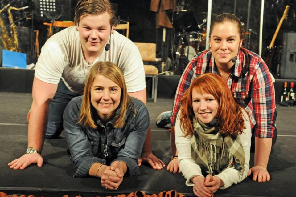 Revyns yngsta aktörer: Emil Johansson, Veronica Hansen, Julia Gustavsson och Åsa Svensson.Foto: Anders Karlsson