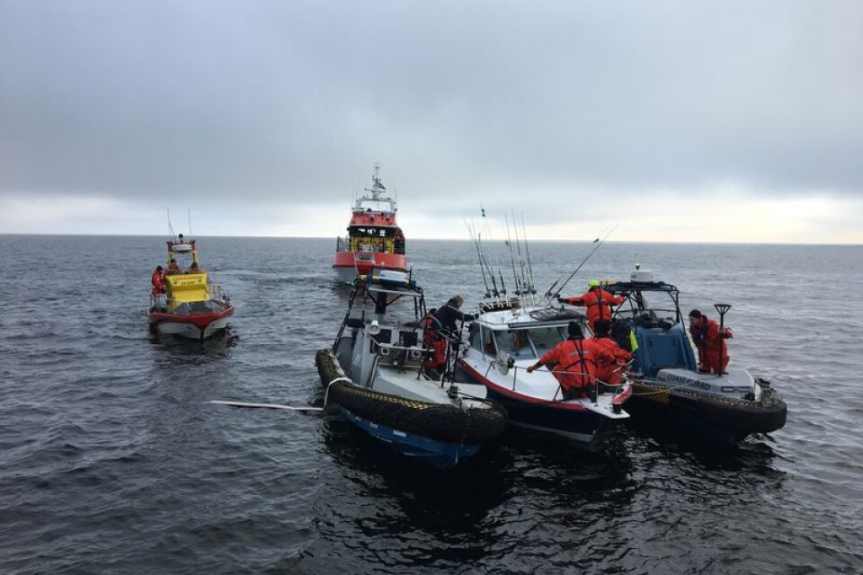 Trollingbåten som sprungit läck togs om hand av Sjöräddningssällskapen i Ystad och Trelleborg.