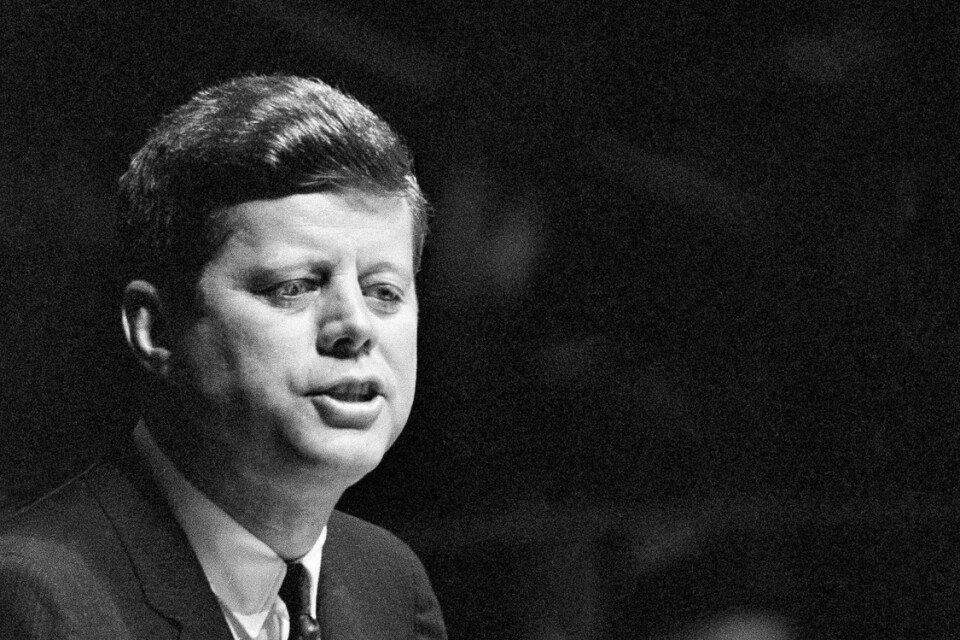 Det är kanske läge att använda John F Kennedys ord: ”Fråga inte vad ditt land kan göra för dig. Fråga vad du kan göra för ditt land?”, skriver Lennart Turesson.