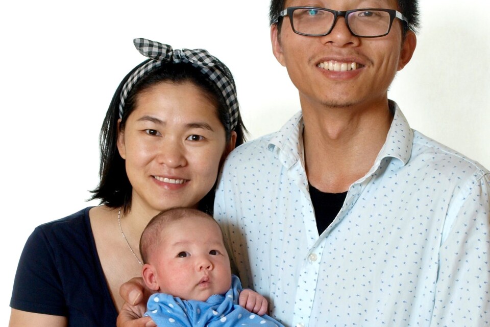 Yao Xiao och Changxun Yu, Kalmar, fick den 23 juli en dotter som heter Emily Yu. Vikt 4 016 g, längd 56 cm. Syskon: Milly Yu.