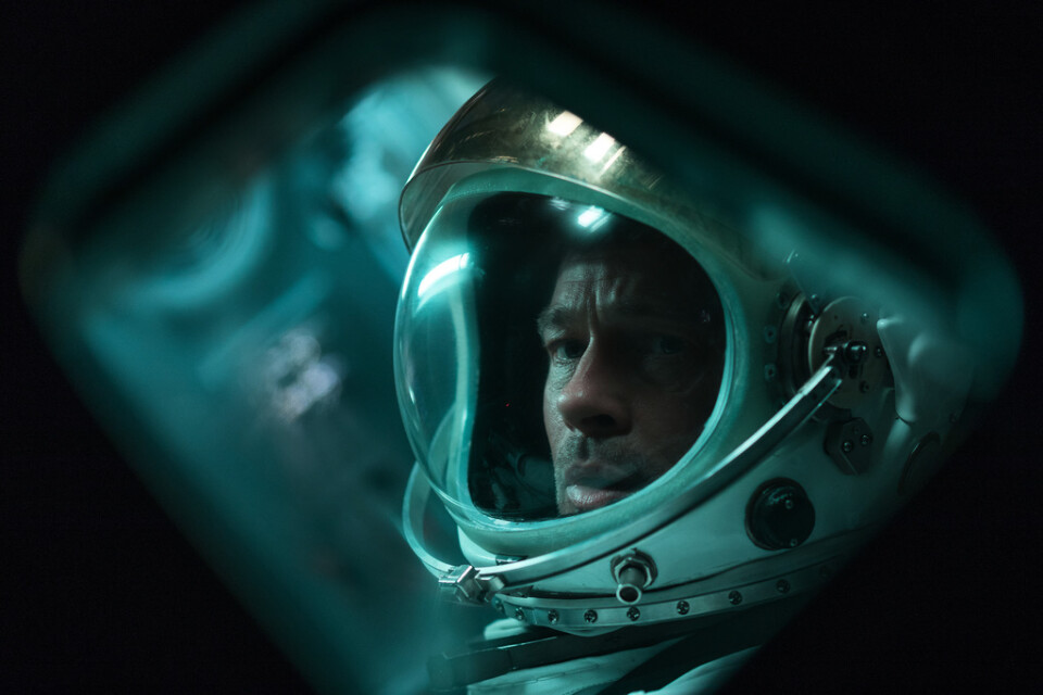 Astronauten Roy McBride (Brad Pitt) lever ett känslolöst liv när han skickas på hemligt uppdrag i rymden i "Ad astra". Pressbild.