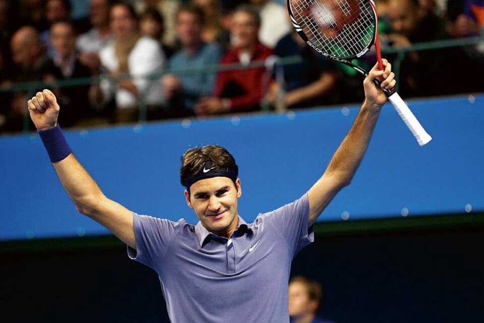 Roger Federer vann Stockholm Open-finalen mot Florian Mayer utan problem.