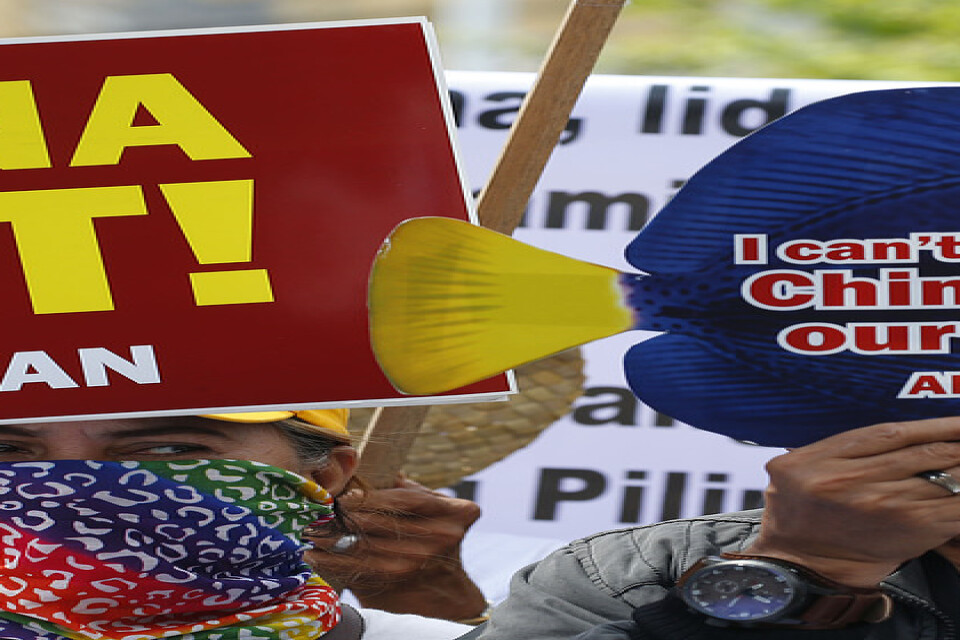 Demonstranter i Manila, Filippinerna, protesterar mot Kinas anspråk i Sydkinesiska havet tidigare i juli.
