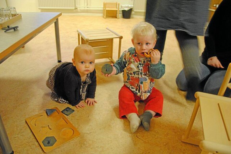 Wera Svennarp och William Håkansson är två av barnen i kommunens första privata förskola. Foto: Peter Paulsson