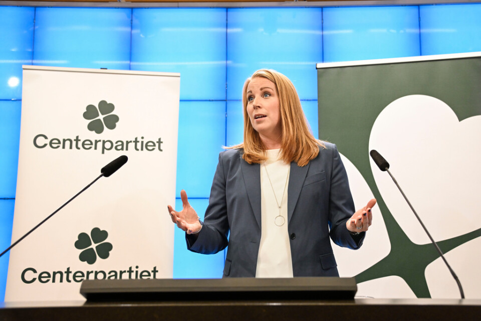 Centerns partiledare Annie Lööf meddelar sin avgång under en pressträff på torsdagen.