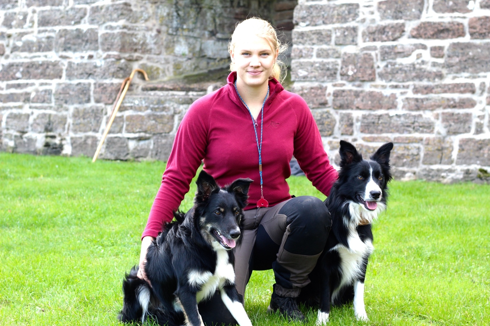 Jonna Rosenlund med hundarna Ace och Taff.