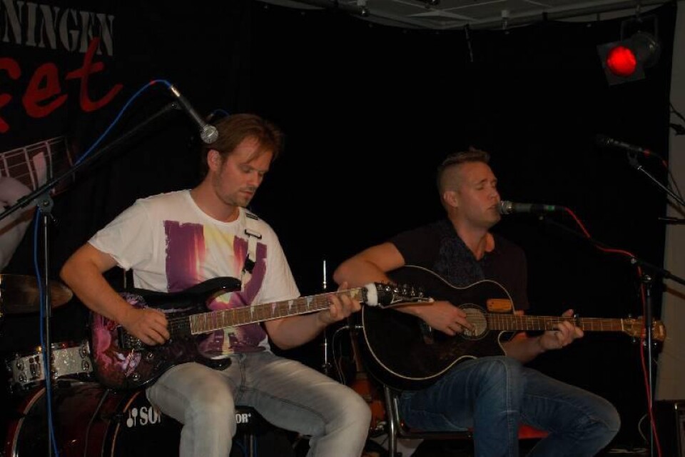 Gustav Bjarnason och Sam Hagberth, känd från Idol 2007.