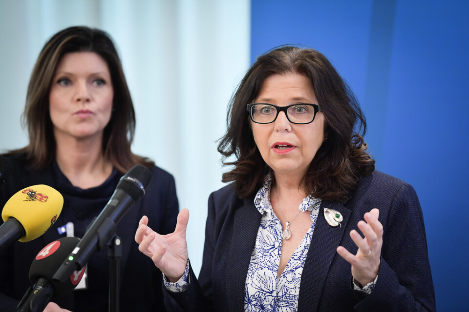 Arbetsmarknadsminister Eva Nordmark (S) och AF:s generaldirektör Maria Mindhammar får kritik från SKR. Arkivbild.