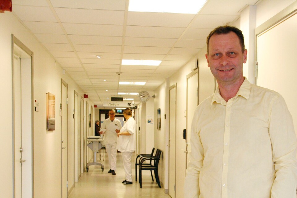 Primärvårdschefen Jonas Falk riktar ett stort tack till sina anställda, som bidrar mycket till att hälsocentralen i Mörbylånga klarar att hålla öppet hela sommaren.