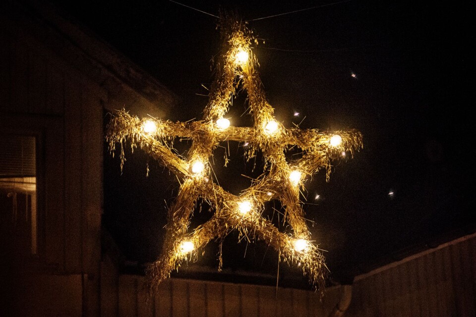 Dags hänga upp adventsstjärnan, eller julstjärnan, den första advent.