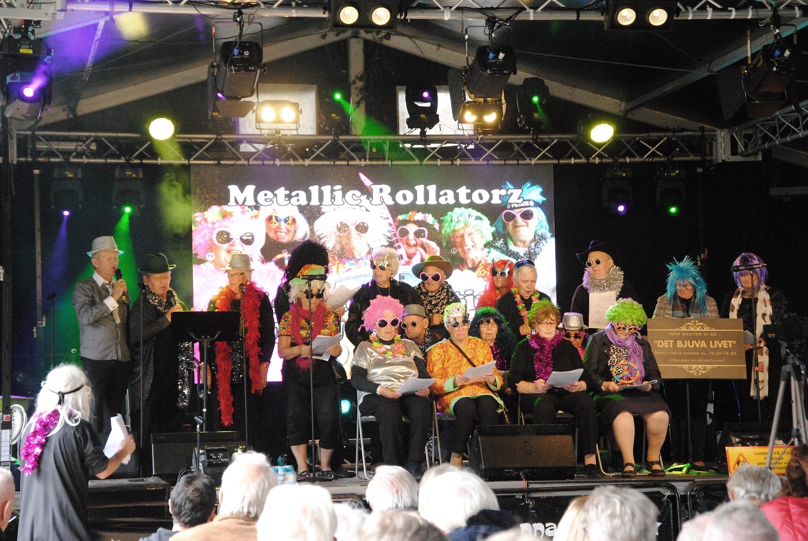 Metallic Rollatorz bjöd på hits på sitt eget vis och fick publiken att njuta i fulla drag.Foto: Eva Solér