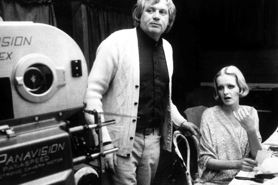 Flera filmer har spelats in i Elstree studios. Bilden föreställer regissören Ken Russel tillsammans med modellen Twiggy under en inspelning av "The boy friend" 1971. Arkivbild.