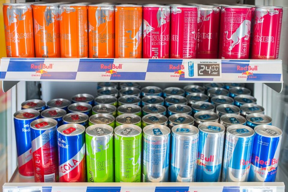 Från och med måndag är det förbjudet för högstadieelever i Mörbylånga att dricka läsk- och energidrycker.  Detta eftersom person upplever att energidryckerna stör koncentrationen på lektionerna.
