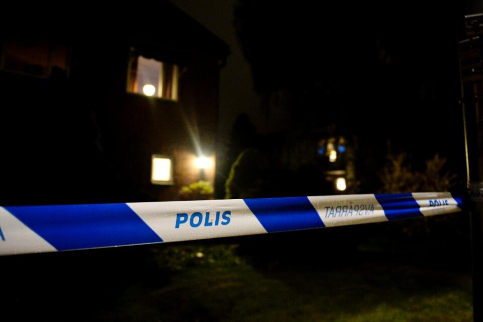 Polisen i Dalarna har inlett en utredning om mordförsök efter att en man i 55-årsåldern knivskurits i Hedemora i natt - Han ringde själv SOS Alarm och han var pratbar när vi kom fram, säger Göran Nilsson, vakthavande befäl vid polisen i Dalarna. I övrig