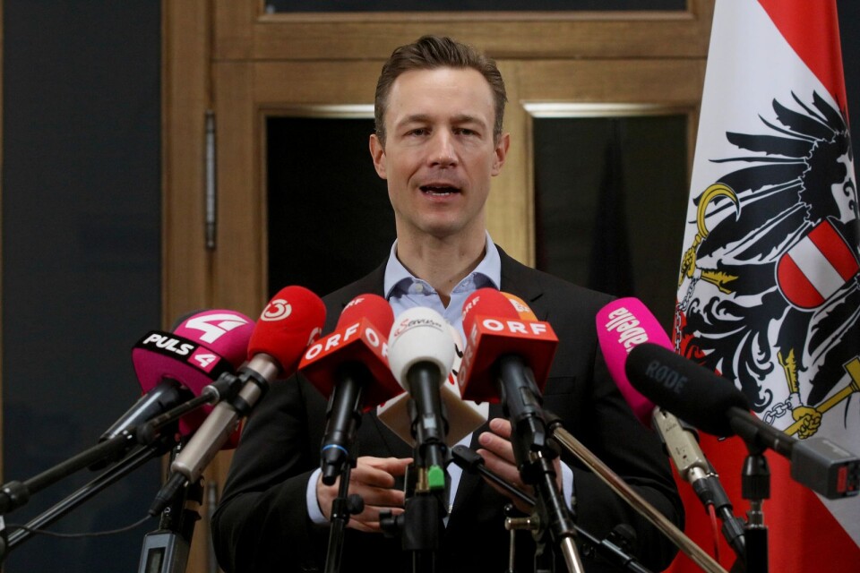 Österrikes kulturminister Gernot Blümel från ÖVP, konservativa österrikiska folkpartiet, har har anklagats av den socialdemokratiska oppositionen för att inte vara intresserad av sitt jobb.