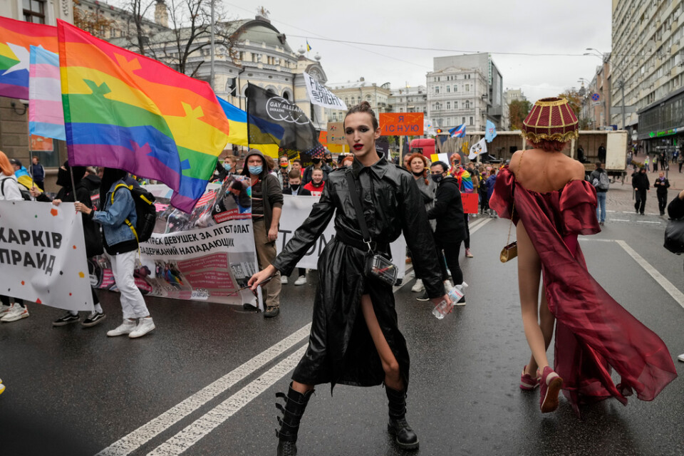 Prideparaden i Kiev hösten 2021 genomfördes med hjälp av kravallpolis – och innan Rysslands anfallskrig mot Ukraina startade. Arkivbild.