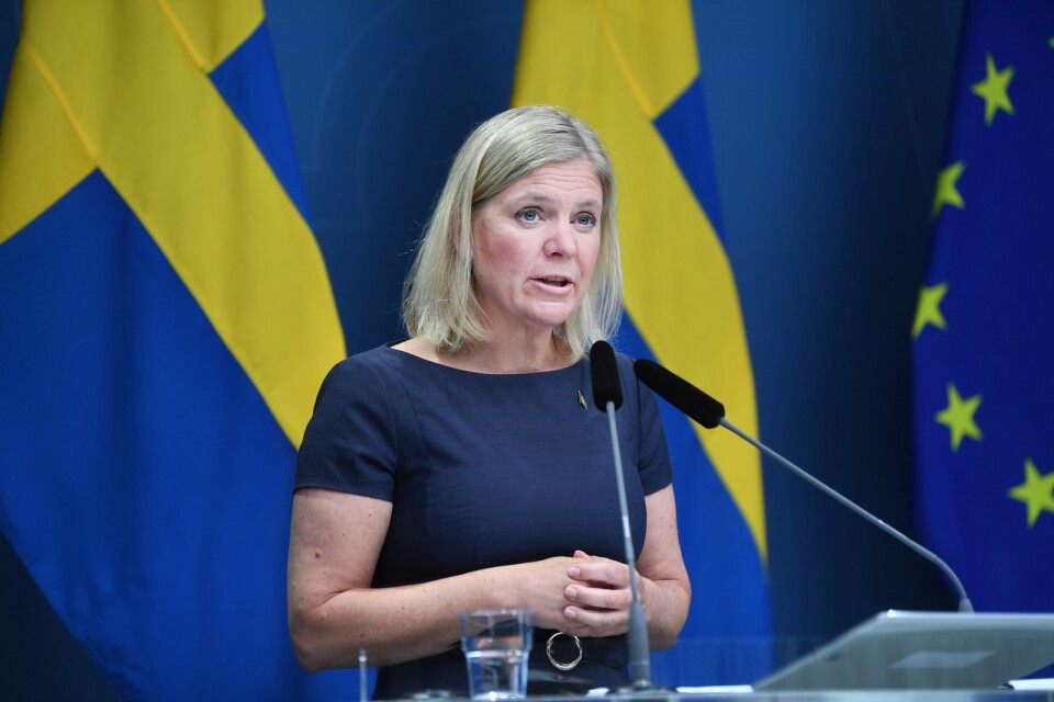 Svensk ekonomi ser ut att ha klarat sig bättre än många andra länders. Men regeringen tog ingen ekonomisk hänsyn i coronastrategin, säger finansminister Magdalena Andersson (S) på en pressbriefing.