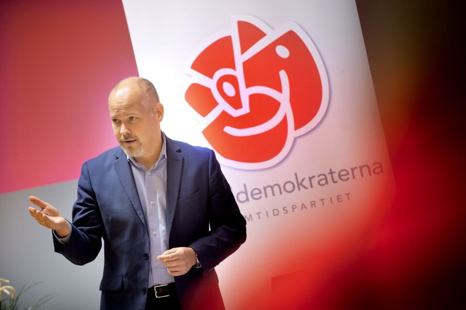”Don't lower taxes because of this money, even though there is a surplus in the budget. The money must be used for health care, collective transport, schools, social services, leisure activities, caring and the battle against crime”, Morgan Johansson (S) tells politicians in the municipalities and  regions.