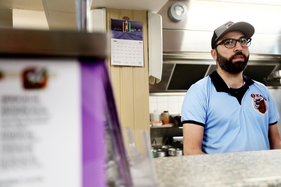 ”Vi höjde priserna i september och kommer att tvingas höja igen”, säger Ali Tasin på Pizzeria Oxen.