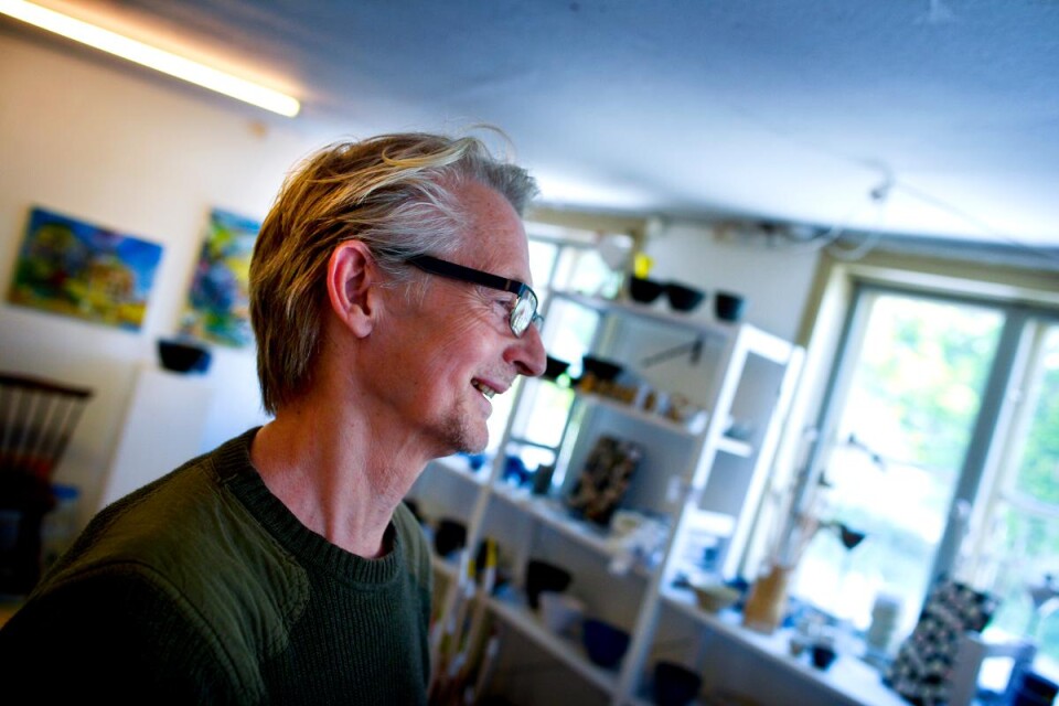 Keramiken och måleriet är en omistlig del av Roger Svenssons liv. "Jag har väl ett behov av att uttrycka mig", säger han.