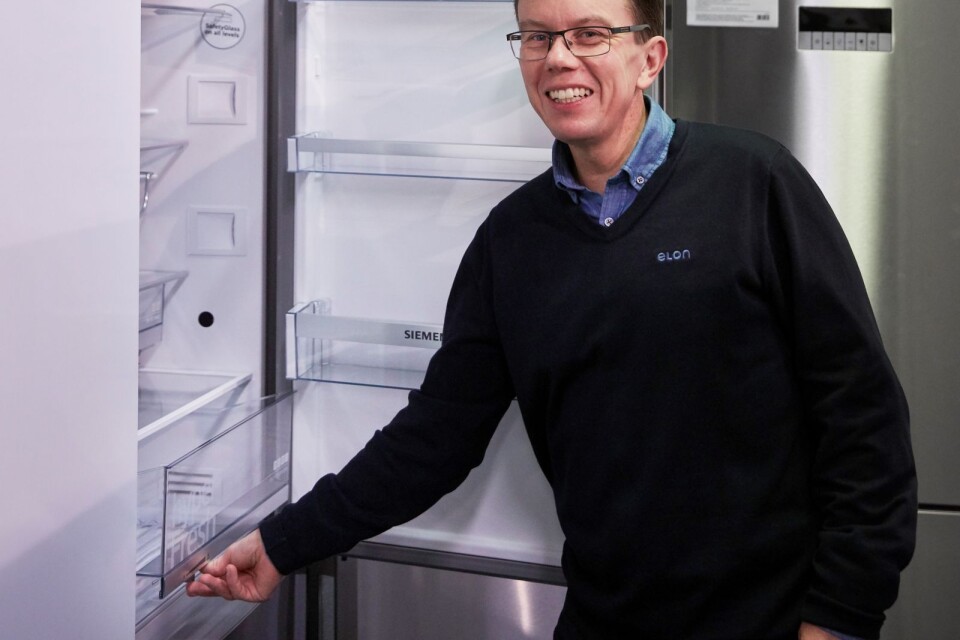 I vissa kylskåpet har man optimerat inredningen för att möjliggöra längre livslängd på färskvaror, berättar Henrik Dahlström.