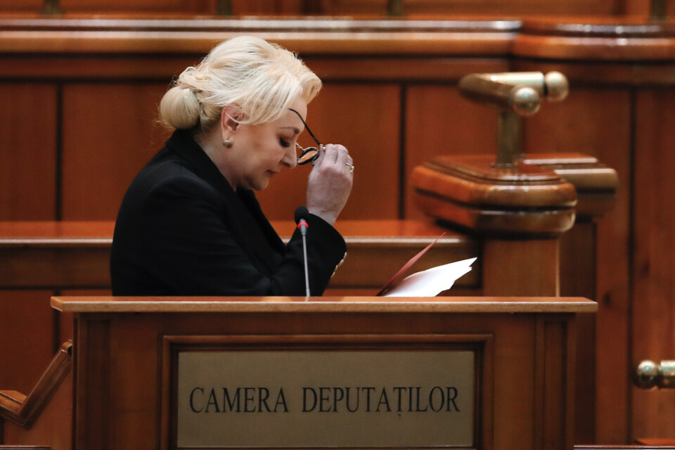 Premiärminister Viorica Dancila höll ett tal före förtroendeomröstningen i parlamentet på torsdagem, men förlorade.