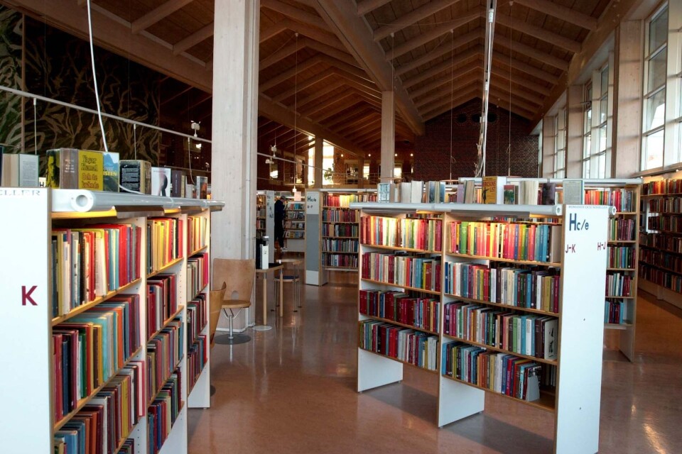 Kulturhuset Valfisken i Simrishamn. Biblioteket har tagits över av ungdomar som stör, menar Kerstin Cedergren.