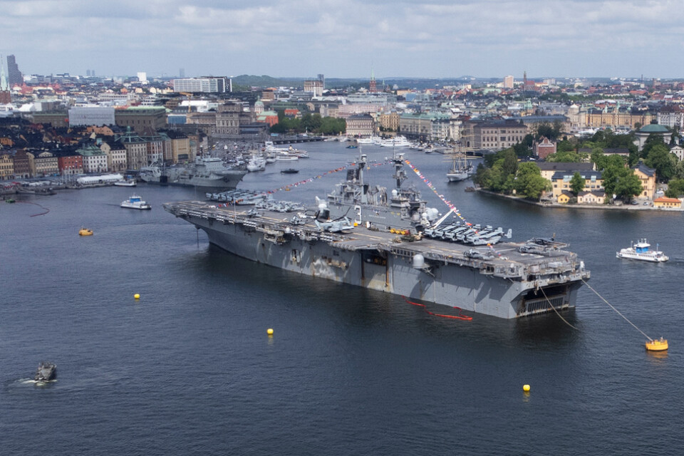 Det amerikanska amfibiestridsfartyget USS Kearsarge förankrat i Stockholm inför övningen Baltops 22.