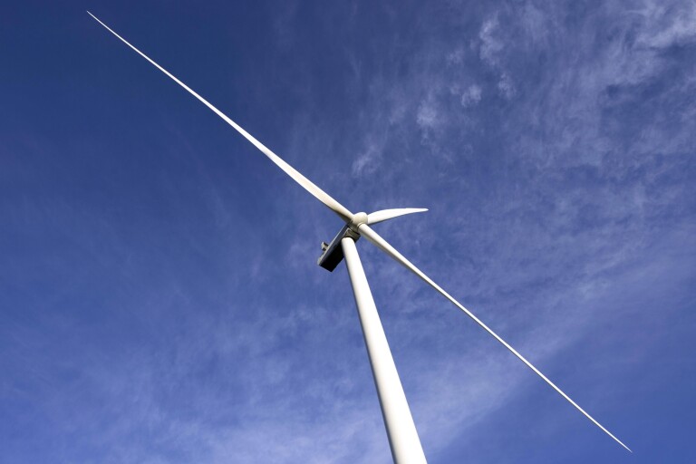 Kommuner hanterar vetorätten mot vindkraft olika