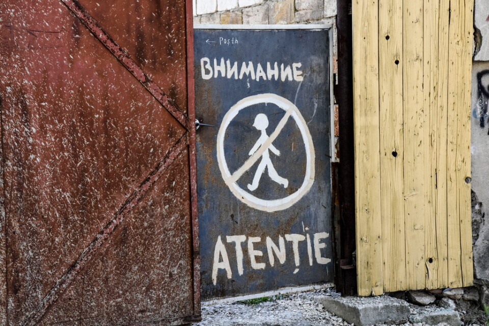 Skyltar i Chisinau är ofta tvåspråkiga på ryska och rumänska, även om ryskan kraftigt tappat mark sedan självständigheten 1991.